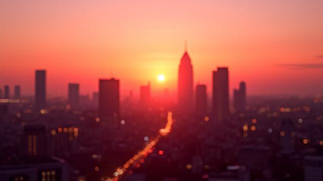 Skyline di Milano al tramonto con il Duomo e edifici moderni, a rappresentare la sede di Volto Svelato.